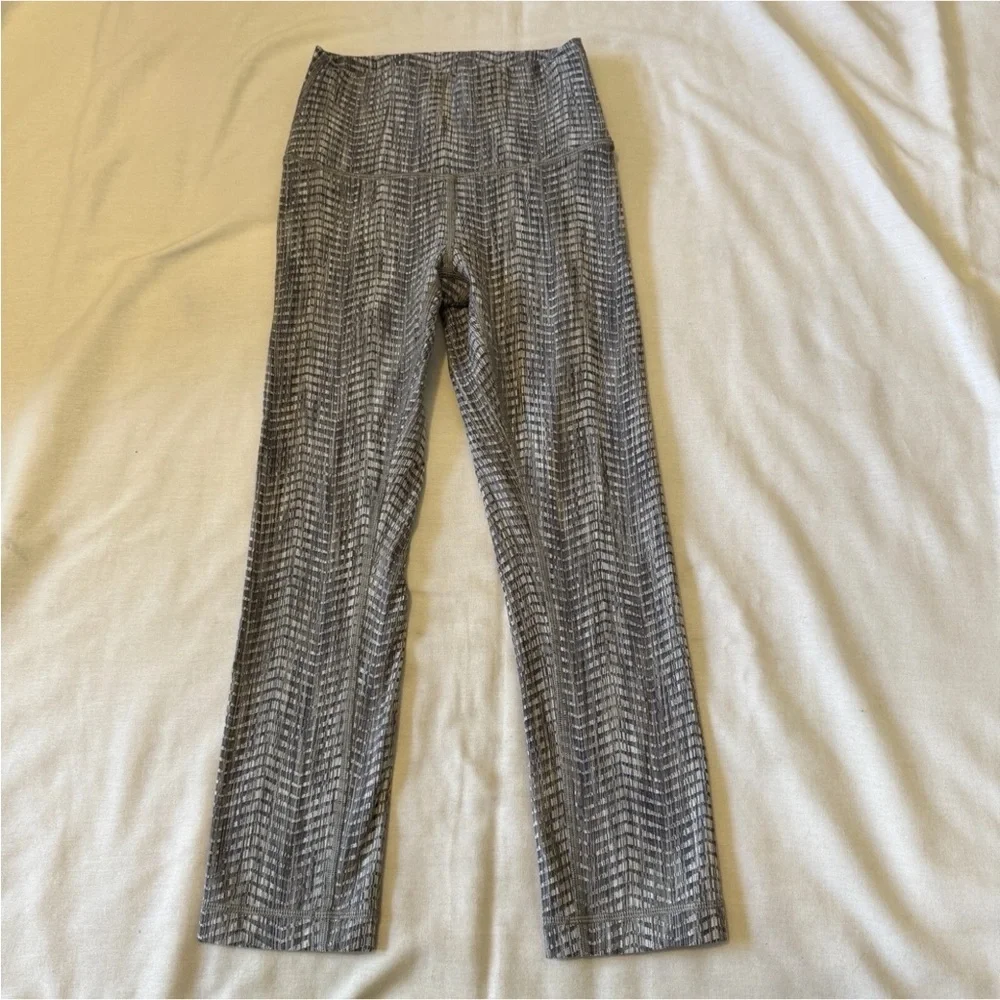 LuLuLemon 4 Wunder Under Gray Jacquard Sliver Spoon Crop Leggings